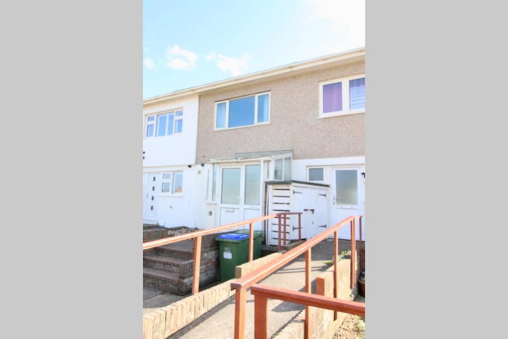 Seaview Beach House Stones Throws From The Sea By Air Premier Seaford Exterior photo